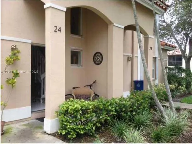 $3,050 | 561 Racquet Club Road, Unit 24, Weston, FL 33326