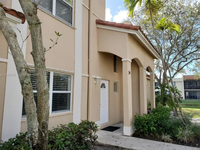 $3,050 | 561 Racquet Club Road, Unit 24, Weston, FL 33326