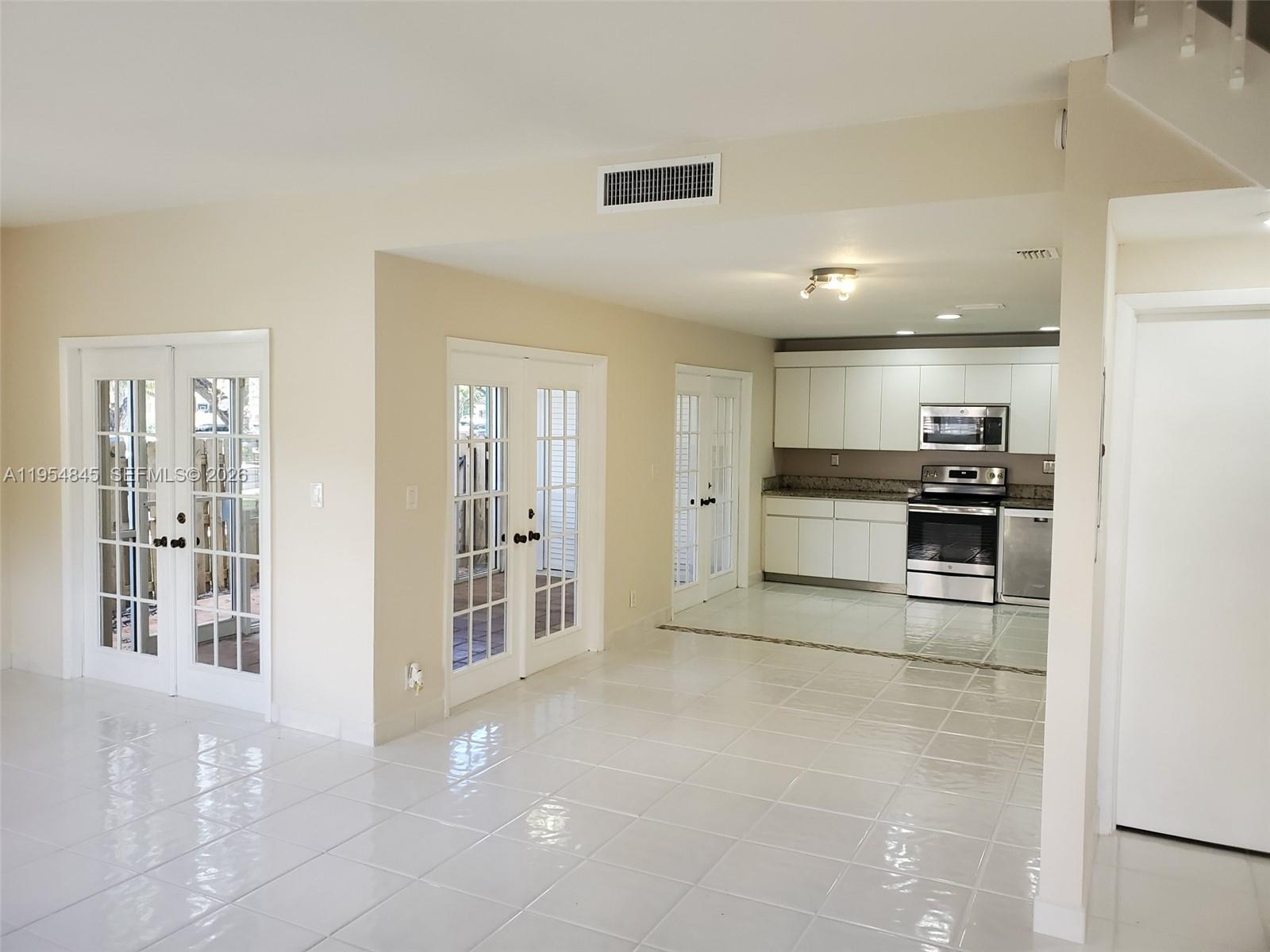 561 Racquet Club Road, Unit 24 Weston, FL 33326 - Photo 4 of 24