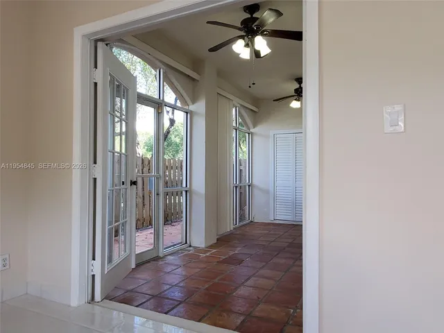 $3,050 | 561 Racquet Club Road, Unit 24, Weston, FL 33326