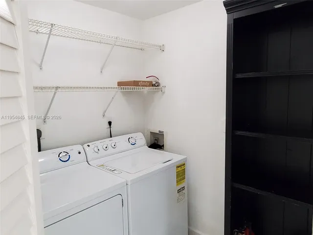 $3,050 | 561 Racquet Club Road, Unit 24, Weston, FL 33326