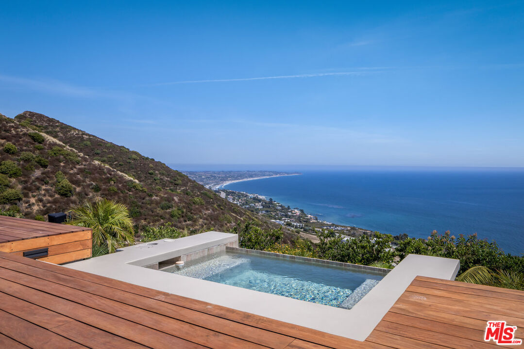 4310 Encinal Canyon Road Malibu, CA 90265 - Photo 3 of 28