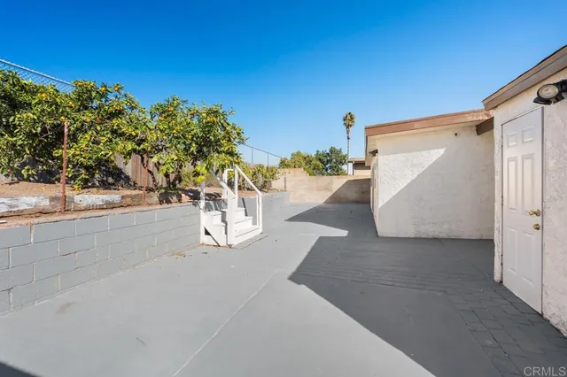 a view of a chair and table in the backyard