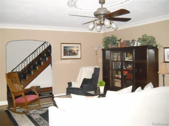 729 Washington Road Grosse Pointe, MI 48230 - Photo 9 of 13 834 WESTCHESTER 020 (Small).jpg