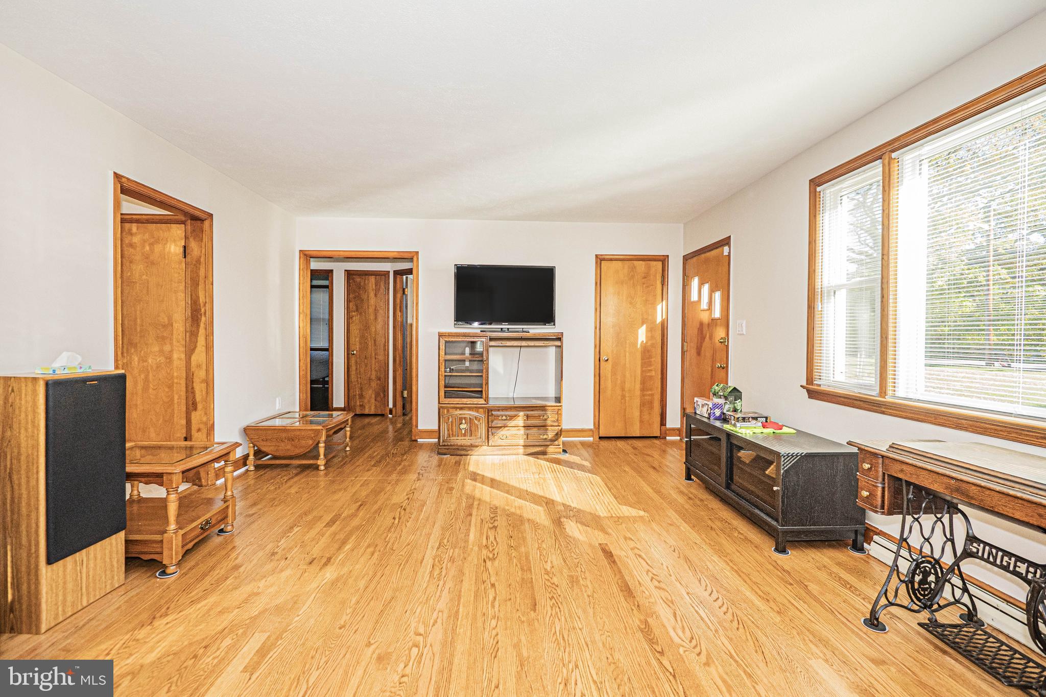 17710 Woodwards Store Road Gaithersburg, MD 20877 - Photo 5 of 31 LR; wood floor
