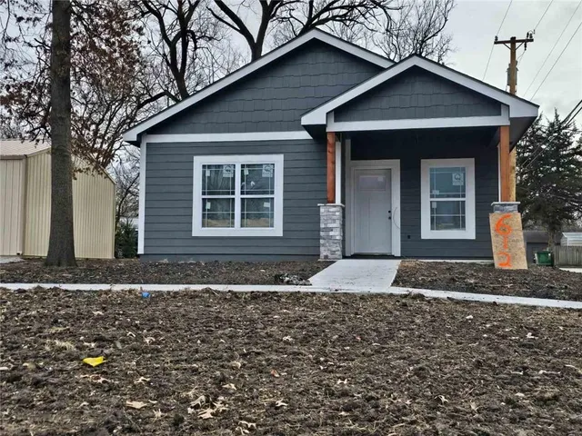 $179,900 | 612 East 6th Street, Ottawa, KS 66067