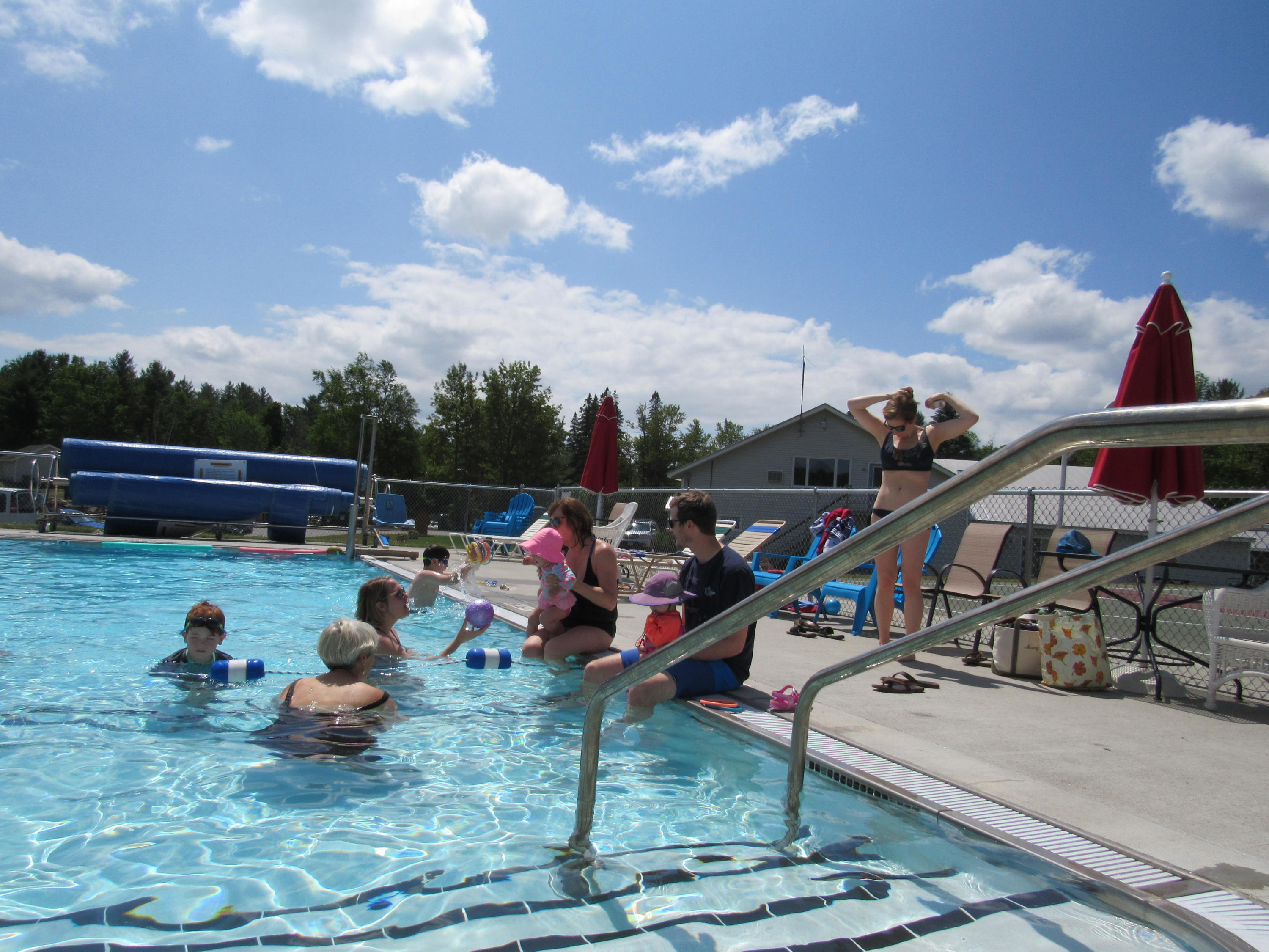 10 Minutes to new Town Pool/Park