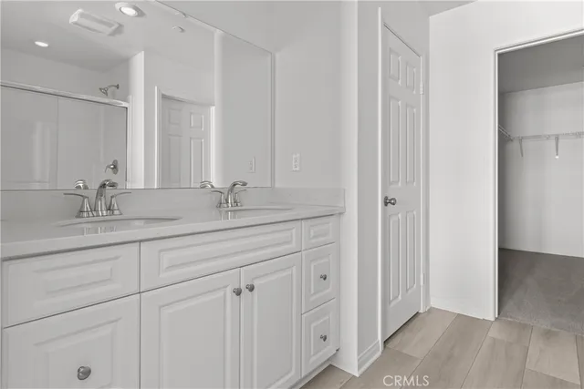 a bathroom with 2 sink and a mirror