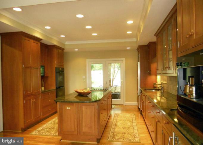 6200 Evergreen Mountain Road Broad Run, VA 20137 - Photo 11 of 29 Kitchen
