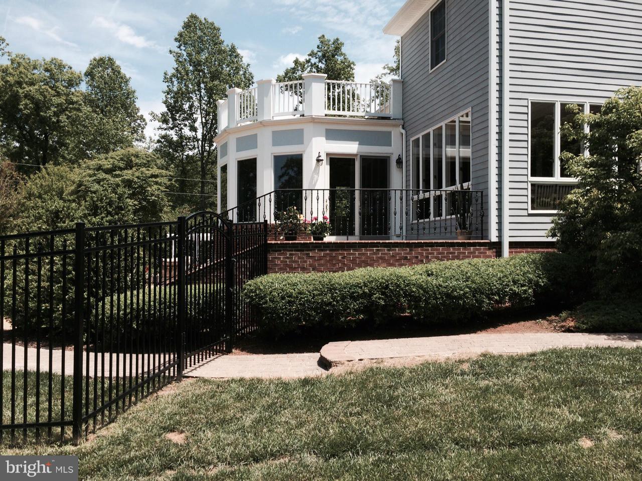 6200 Evergreen Mountain Road Broad Run, VA 20137 - Photo 18 of 29 Exterior bay and balcony