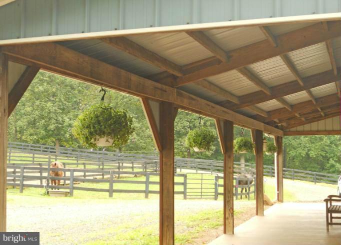 6200 Evergreen Mountain Road Broad Run, VA 20137 - Photo 28 of 29 Stable run-in