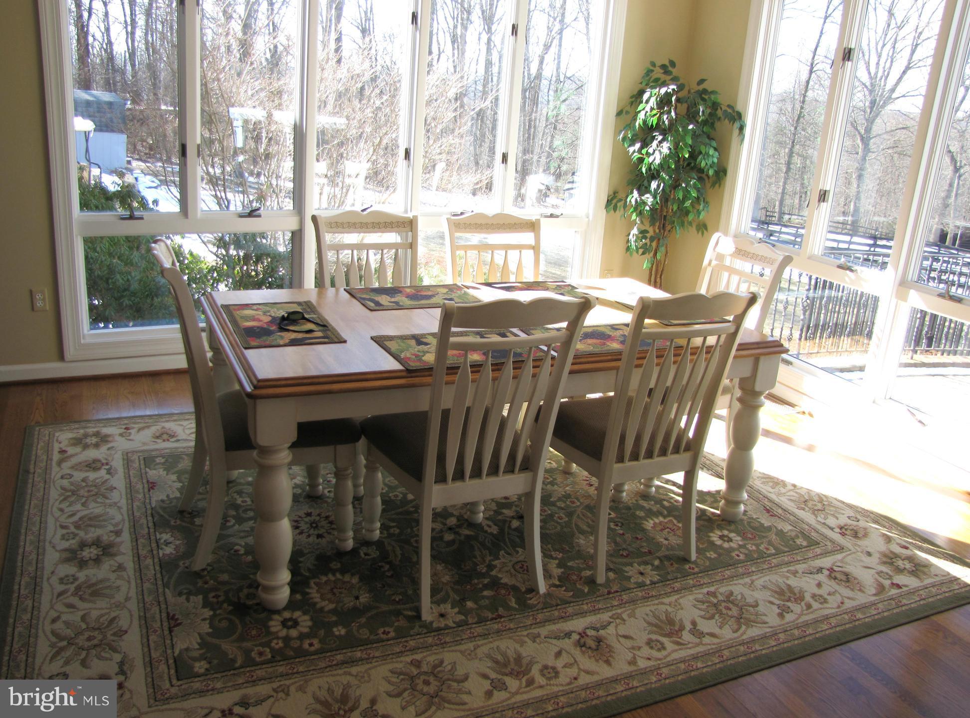 6200 Evergreen Mountain Road Broad Run, VA 20137 - Photo 9 of 29 Breakfast room