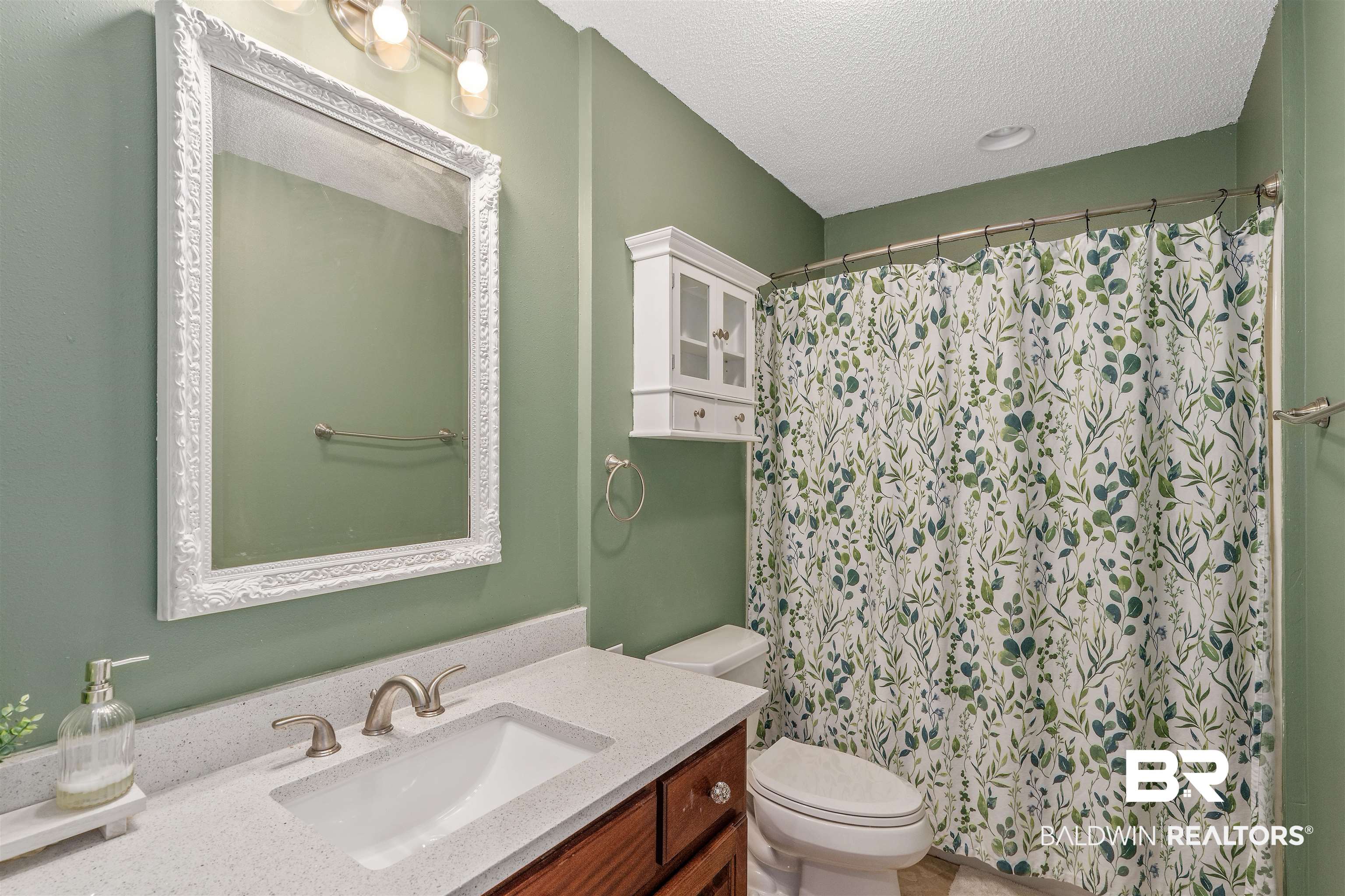 34711 Pond Road Stapleton, AL 36578 - Photo 20 of 38 Main bathroom