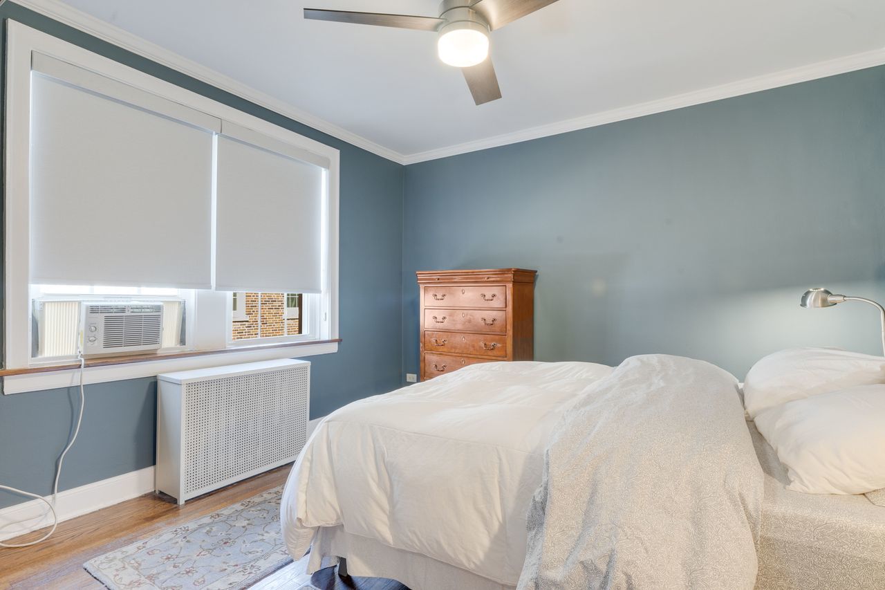 1217 Hull Terrace, Unit 3A Evanston, IL 60202 - Photo 16 of 28 a bedroom with a bed and a window