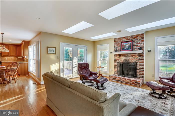 17818 Dr Walling Road Poolesville, MD 20837 - Photo 26 of 128 Bumped out Family Rm with Brick FP GAS insert too!