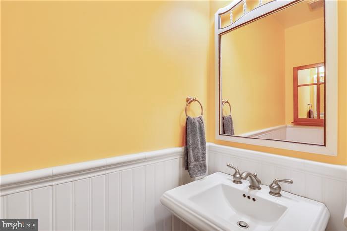 17818 Dr Walling Road Poolesville, MD 20837 - Photo 30 of 128 Updated Main Level Powder Room!