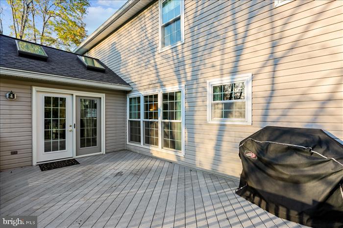 17818 Dr Walling Road Poolesville, MD 20837 - Photo 36 of 128 Spacious Solid surface decking!