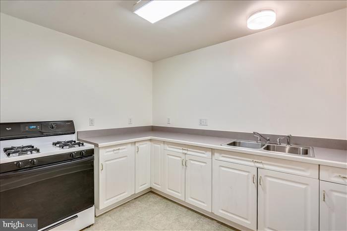 17818 Dr Walling Road Poolesville, MD 20837 - Photo 79 of 128 Kitchenette
