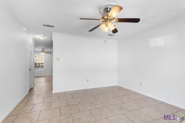 $1,350 | 4624 Parkoaks Drive, Unit 11, Baton Rouge, LA 70816