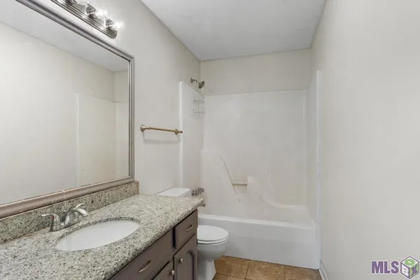 $1,350 | 4624 Parkoaks Drive, Unit 11, Baton Rouge, LA 70816