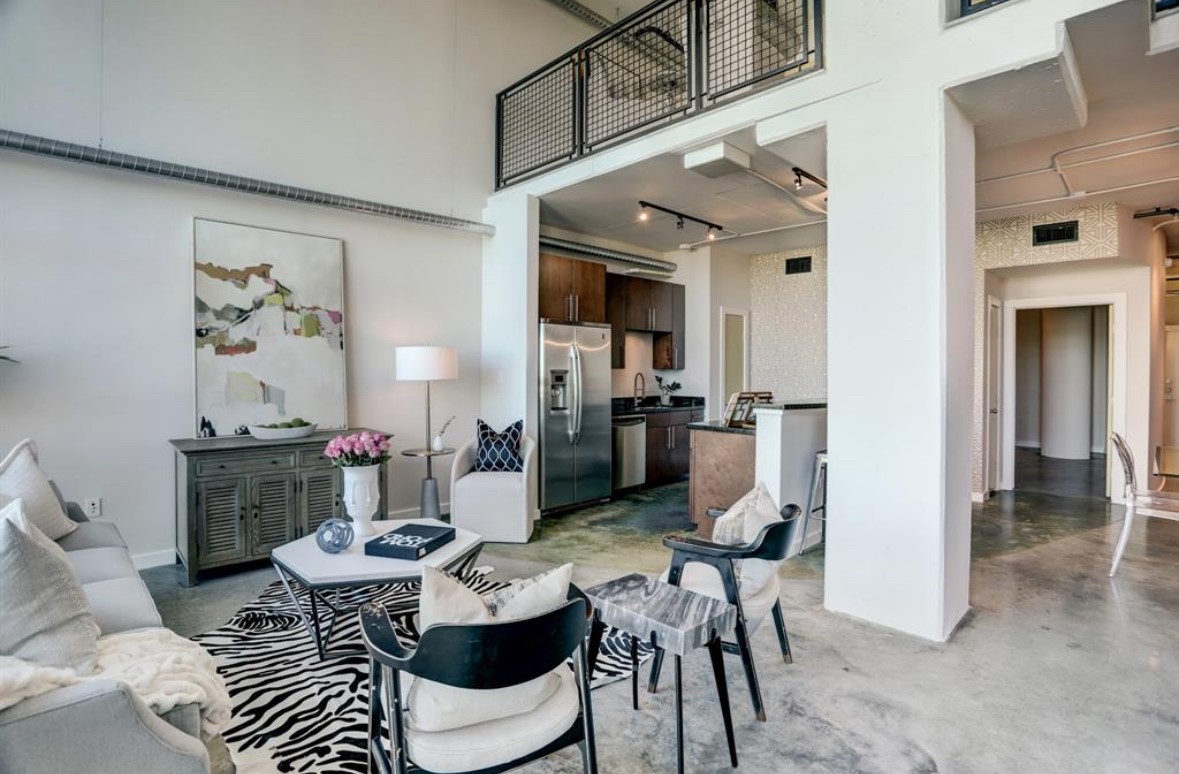 2000 Bagby Street, Unit 9420 Houston, TX 77002 - Photo 11 of 30 a view of a dining room with furniture