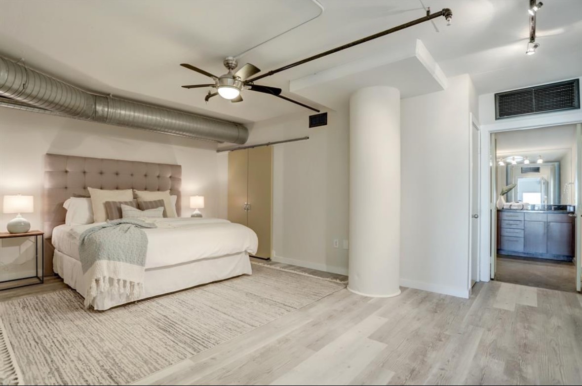 2000 Bagby Street, Unit 9420 Houston, TX 77002 - Photo 14 of 30 a bedroom with a large bed and a chandelier