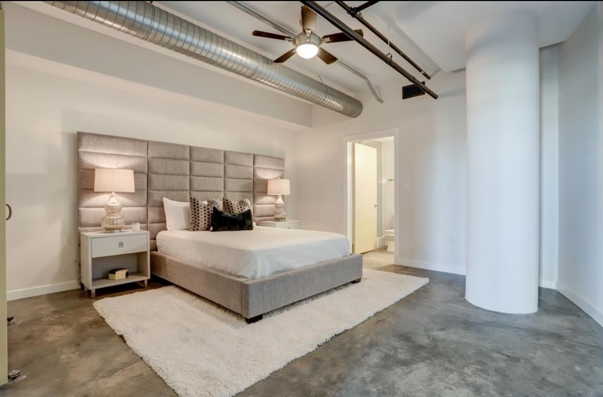 2000 Bagby Street, Unit 9420 Houston, TX 77002 - Photo 19 of 30 a room with a bed and window