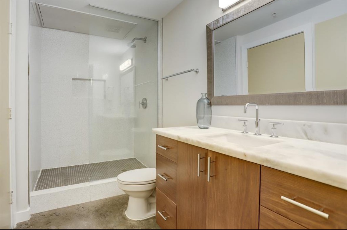 2000 Bagby Street, Unit 9420 Houston, TX 77002 - Photo 21 of 30 a bathroom with a sink a toilet and shower