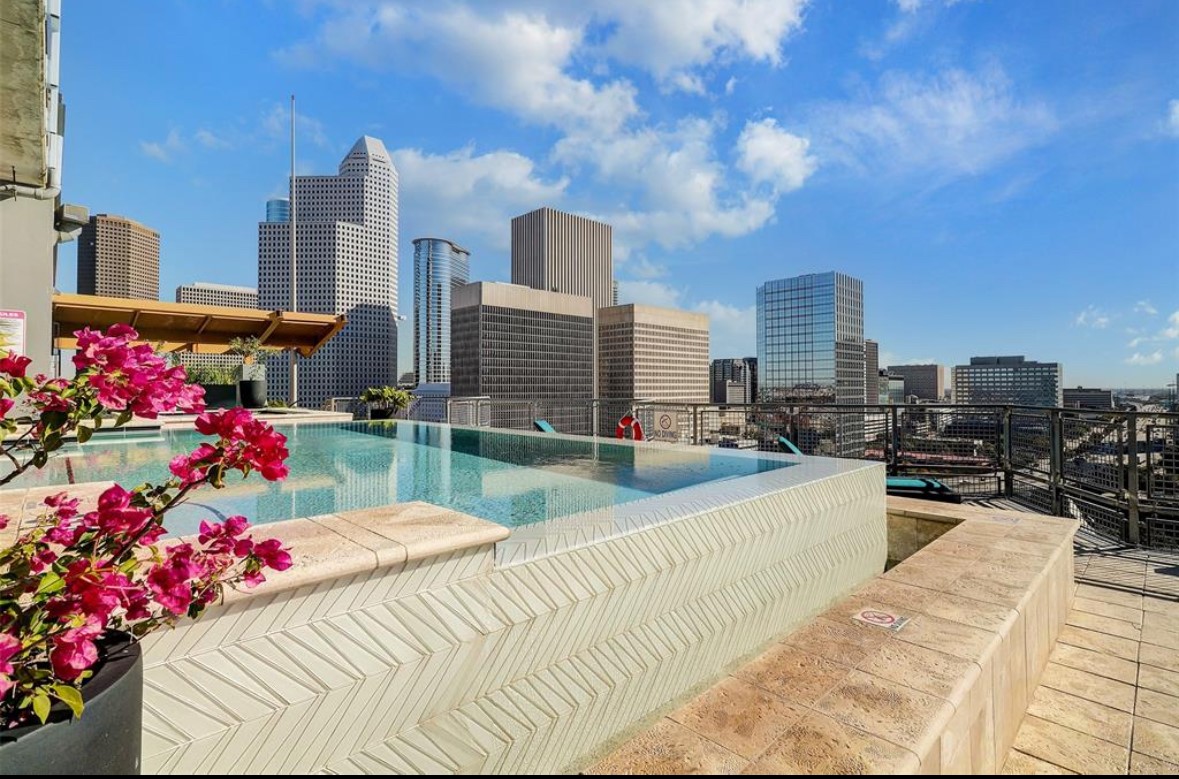 2000 Bagby Street, Unit 9420 Houston, TX 77002 - Photo 26 of 30 a view of city from a terrace