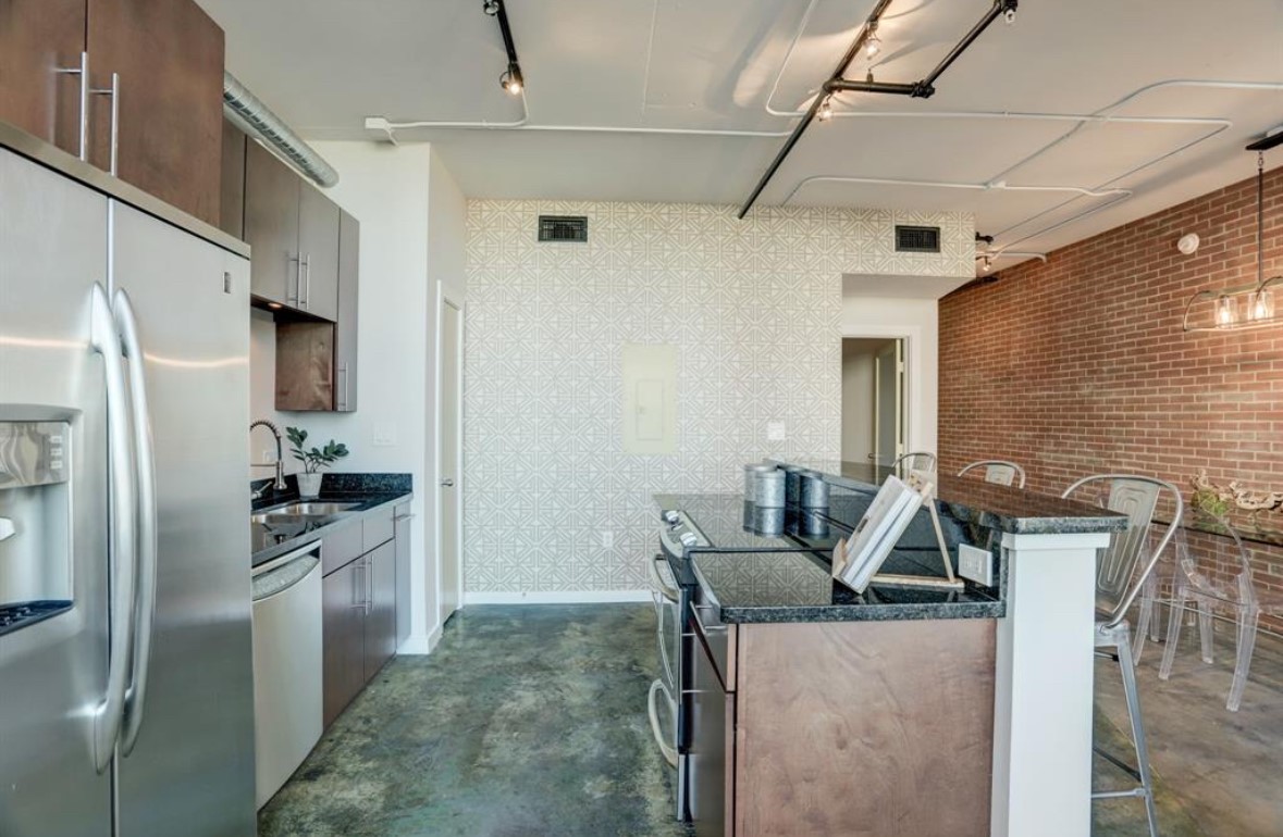 2000 Bagby Street, Unit 9420 Houston, TX 77002 - Photo 6 of 30 a kitchen with stainless steel appliances kitchen island granite countertop a refrigerator and a stove