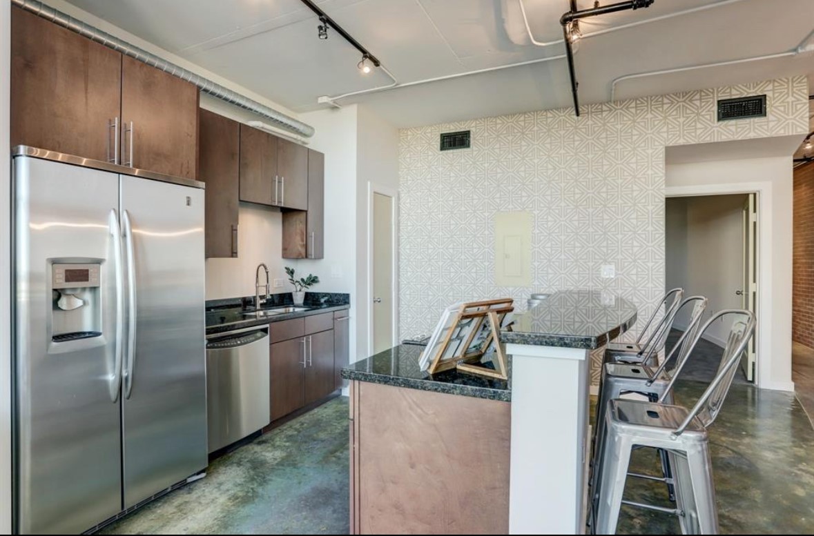 2000 Bagby Street, Unit 9420 Houston, TX 77002 - Photo 7 of 30 a kitchen with stainless steel appliances granite countertop a table chairs stove and refrigerator
