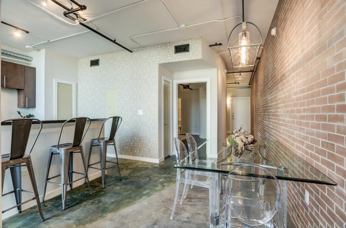 2000 Bagby Street, Unit 9420 Houston, TX 77002 - Photo 8 of 30 a view of a hallway and dining room