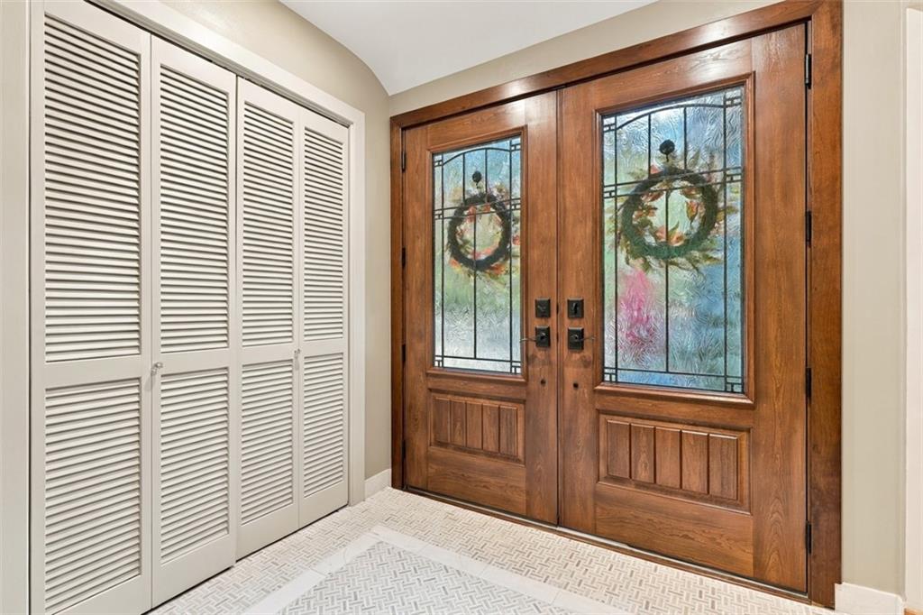 337 Fox Chapel Road Pittsburgh, PA 15238 - Photo 7 of 49 Interior Entry Foyer