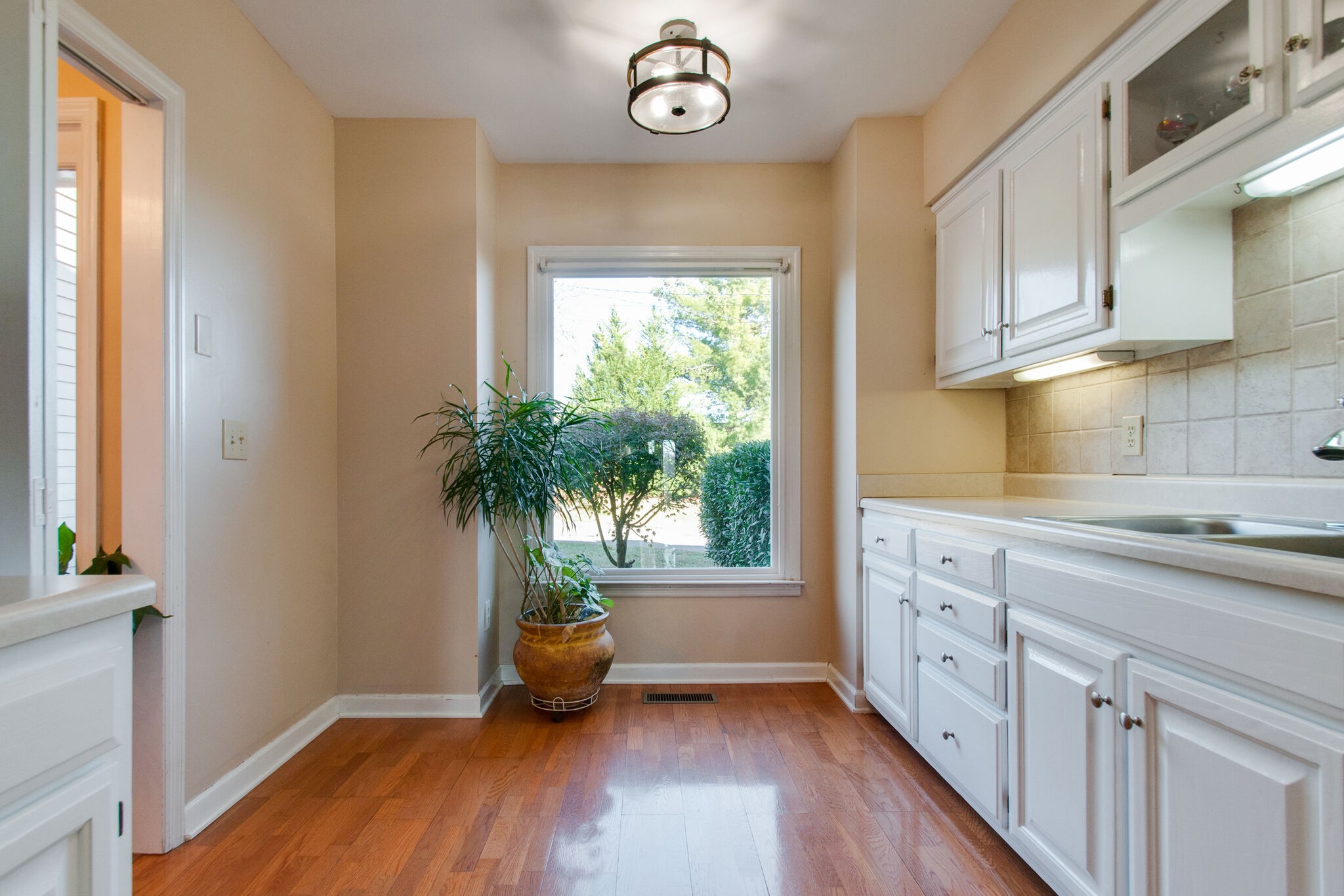 149 Morton Mill Circle Nashville, TN 37221 - Photo 15 of 27 a very nice looking room with wooden floor and cabinets