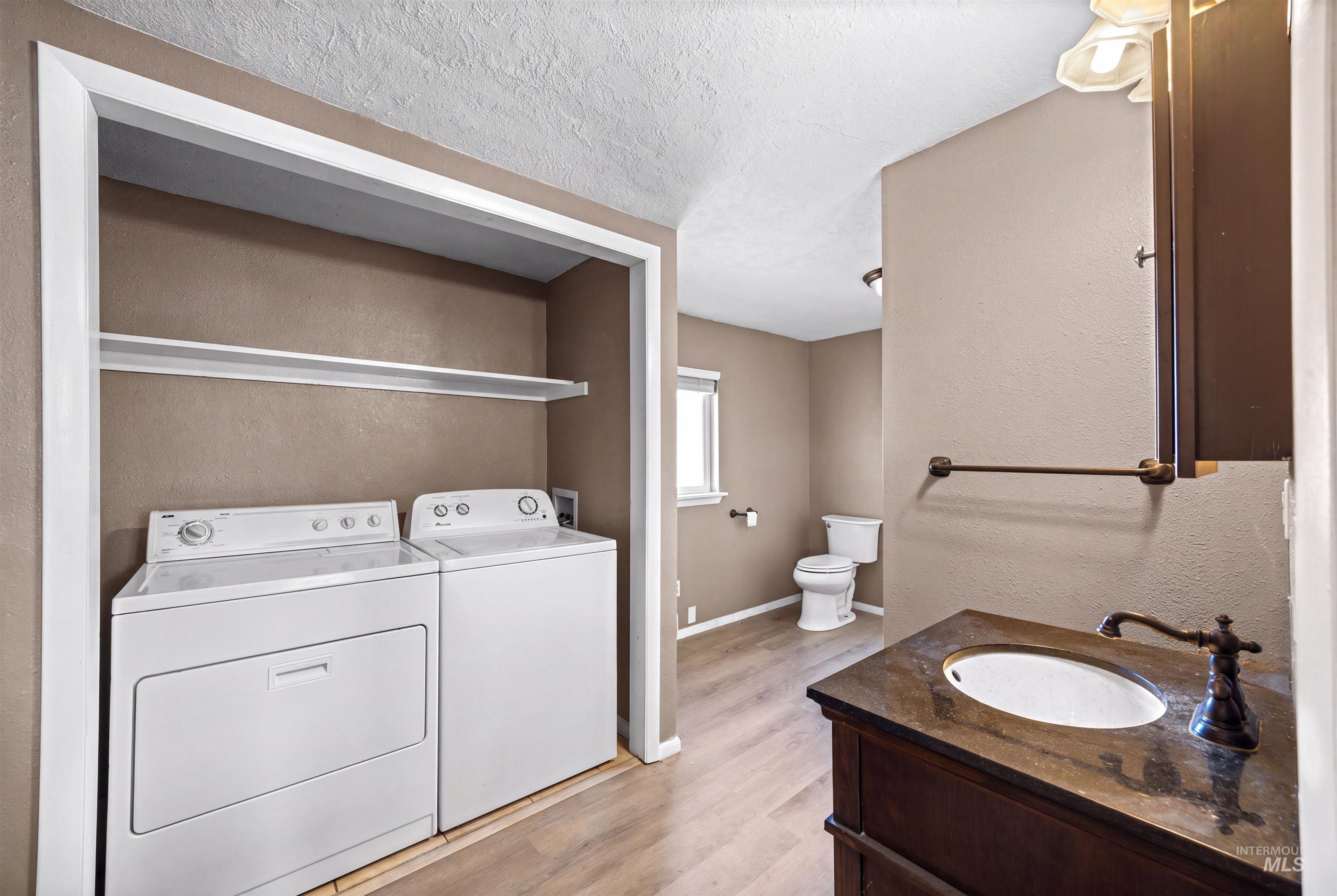 4574 Bennett Road Kuna, ID 83634 - Photo 28 of 31 ADU/2nd House Bathroom with washer and dryer
