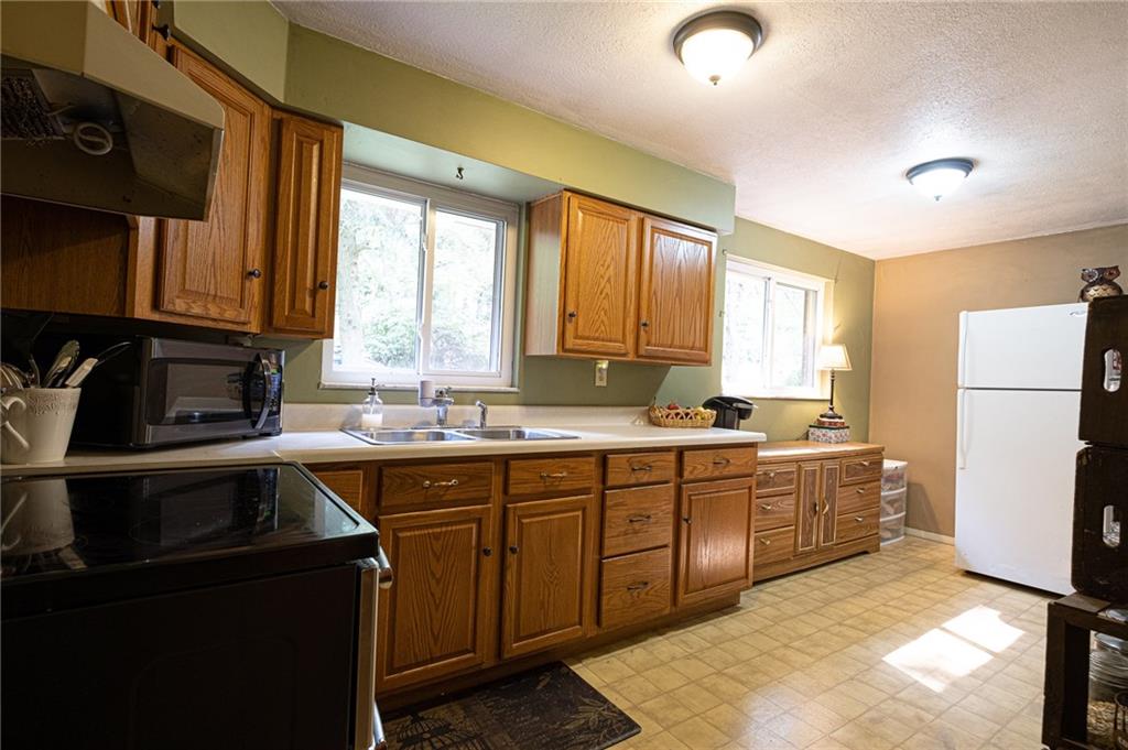 51 Champagne Road Eighty Four, PA 15330 - Photo 3 of 25