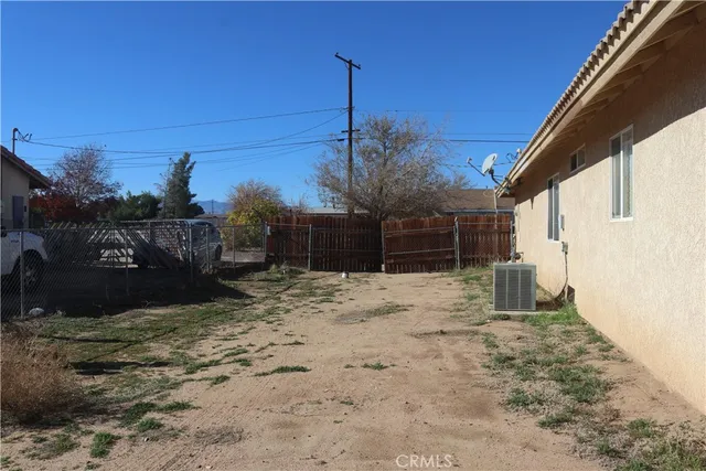 $2,500 | 11243 Pinon Avenue, Hesperia, CA 92345