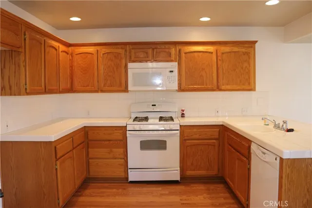 $2,500 | 11243 Pinon Avenue, Hesperia, CA 92345