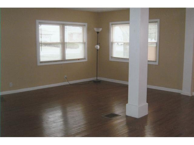 2465 Lindsay Road Obetz, OH 43207 - Photo 4 of 8 Gallery Image 4