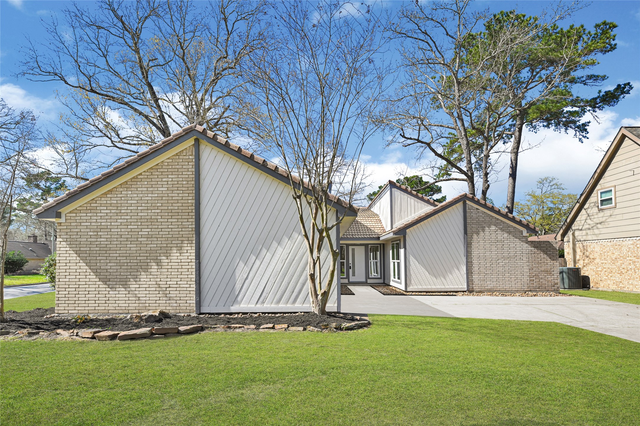 3203 Falling Brook Drive Houston, TX 77345 - Photo 2 of 27 a backyard of a house with lots of green space