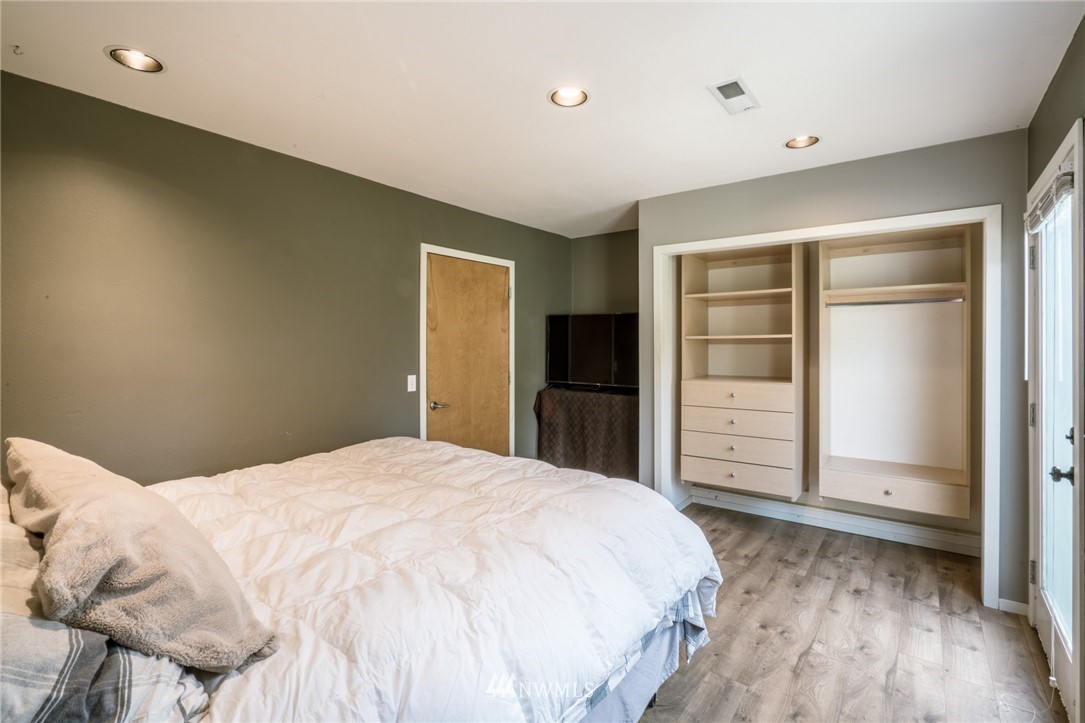 5215 Everson Goshen Road Bellingham, WA 98226 - Photo 25 of 25 a large white bed in a white room