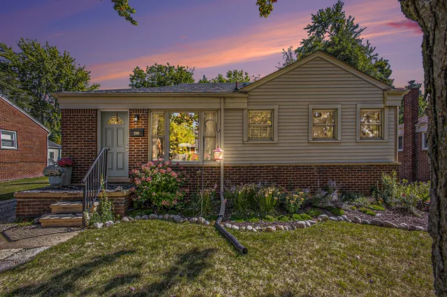 $215,000 | 2316 Barstow Road, Lansing, MI 48906