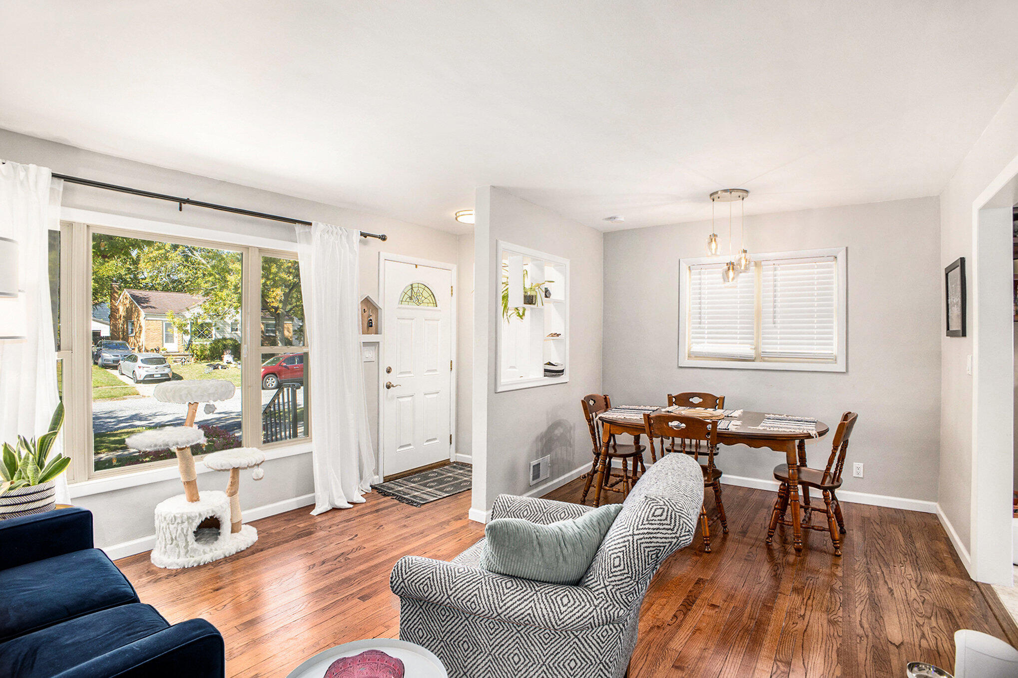 2316 Barstow Road Lansing, MI 48906 - Photo 5 of 25 006_img_2701_339