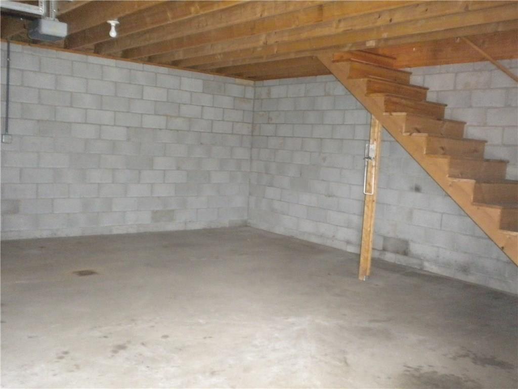 136 Cemetery Road Latrobe, PA 15650 - Photo 3 of 21 interior garage
