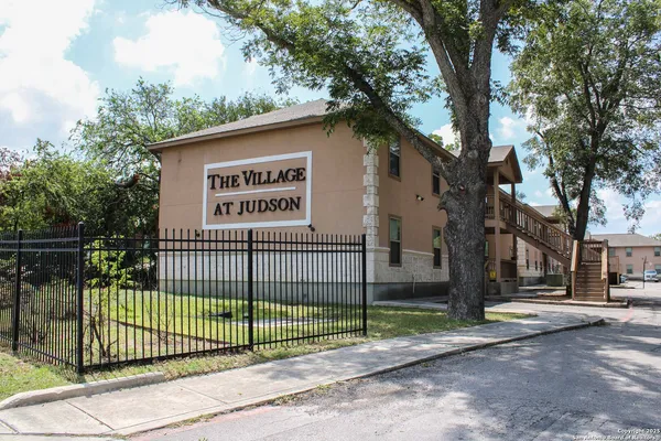 $1,150 | 14815 Judson Road, Unit 202, San Antonio, TX 78233