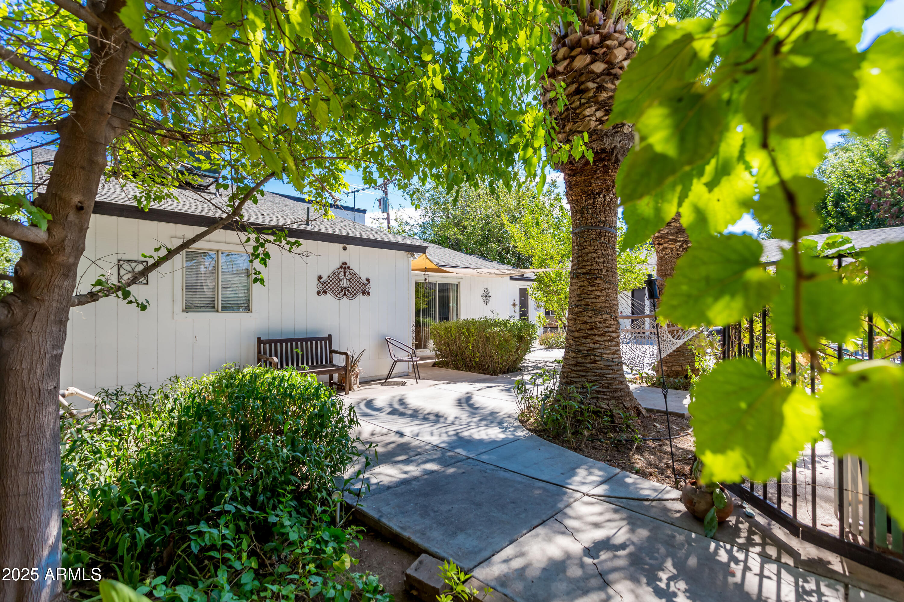 37 West Pasadena Avenue Phoenix, AZ 85013 - Photo 23 of 37 a view of a back yard of the house
