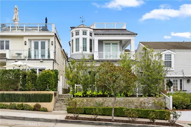 $3,295,000 | 718 1/2 Poinsettia Avenue, Corona del Mar, CA 92625
