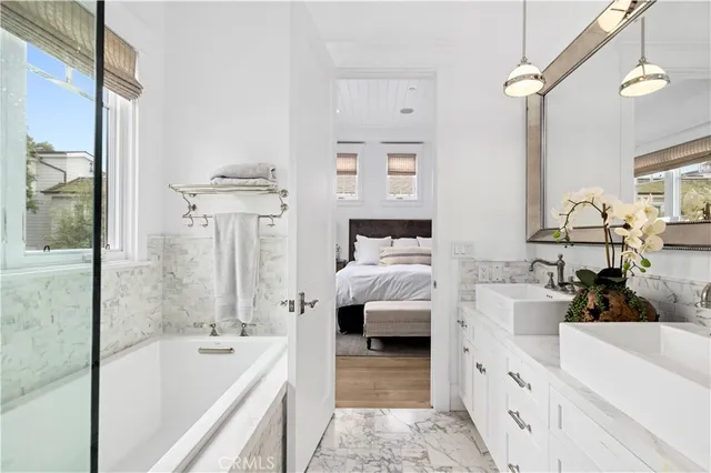 $3,295,000 | 718 1/2 Poinsettia Avenue, Corona del Mar, CA 92625