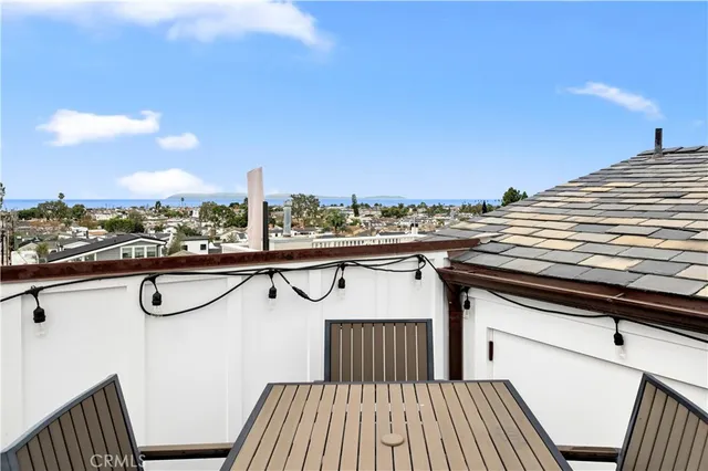 $3,295,000 | 718 1/2 Poinsettia Avenue, Corona del Mar, CA 92625