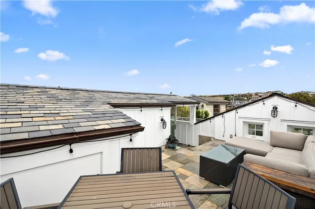 $3,295,000 | 718 1/2 Poinsettia Avenue, Corona del Mar, CA 92625